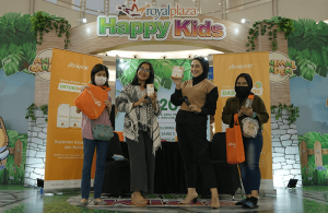 Royal Plaza dan Kenasti Putri Dukung Masyarakat Surabaya Jaga Kesehatan Pencernaan Bersama FibreFirst